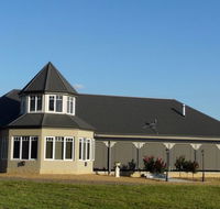 Paringa Grove Homestead - New Castle Holiday