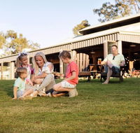 Paradise Country Farmstay - New Castle Holiday