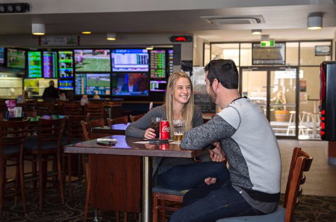 Pedens Hotel - New Castle Holiday 1