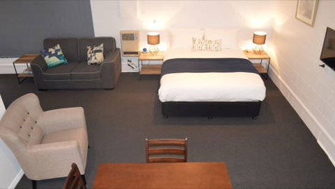 Penguin Seaside Motel - New Castle Holiday 3
