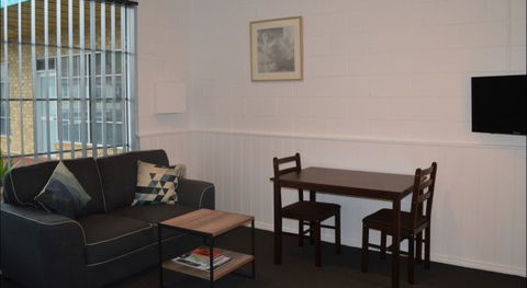 Penguin Seaside Motel - New Castle Holiday 4
