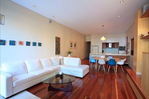 Queens Park Beach House - New Castle Holiday 1