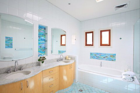 Queens Park Beach House - New Castle Holiday 3