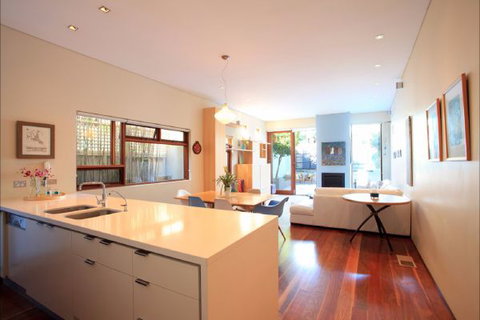 Queens Park Beach House - New Castle Holiday 5