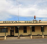 Royal Hotel Snake Valley - New Castle Holiday