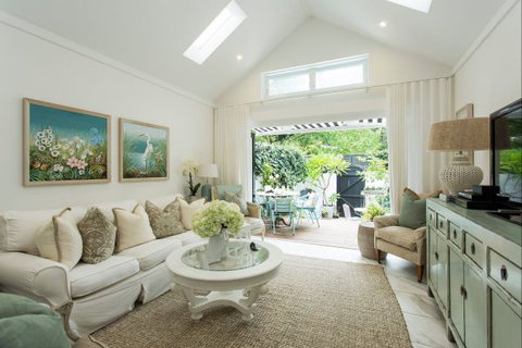 Stylish Interiors In The Bay - New Castle Holiday 0