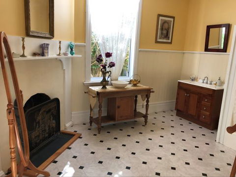 Stanley Guest House - New Castle Holiday 7
