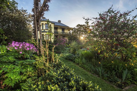 The Corinda Collection - New Castle Holiday 0