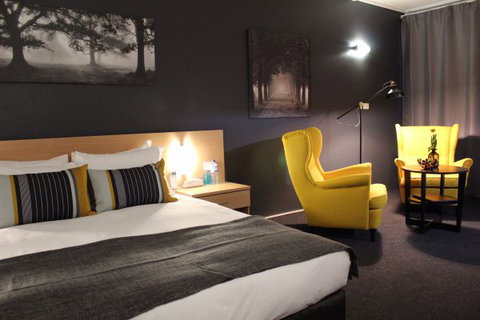 The Oriana, Orange - New Castle Holiday 0