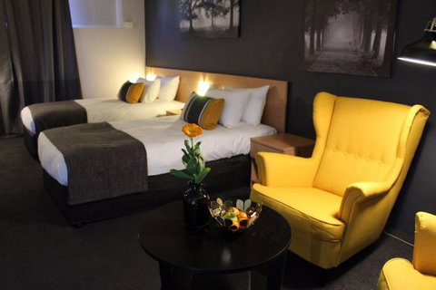 The Oriana, Orange - New Castle Holiday 1