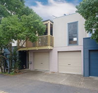 The Linwood - New Castle Holiday