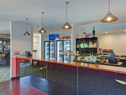 TownHouse Hotel Burnie - New Castle Holiday 5