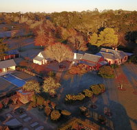 Vine Lodge Heritage Getaway - New Castle Holiday