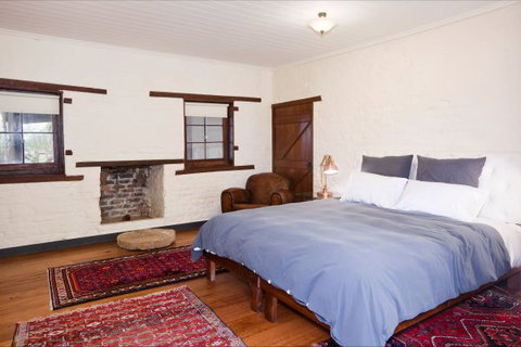 Vine Lodge Heritage Getaway - New Castle Holiday 5