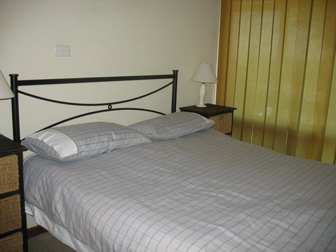 100 Gold Coast Drive, Carrickalinga - New Castle Holiday 5