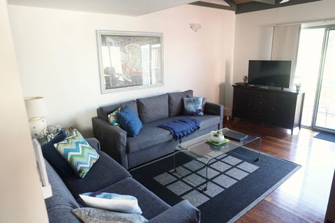 6 Point Lookout Beach Resort - New Castle Holiday 2