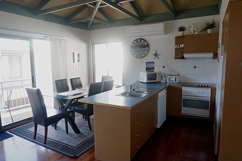 6 Point Lookout Beach Resort - New Castle Holiday 3