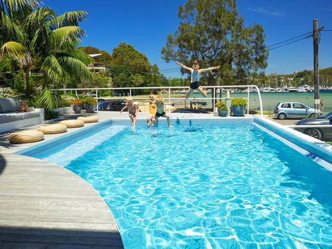 BetinaKing - New Castle Holiday 6