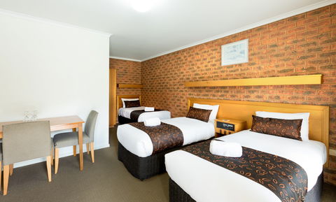 Advance Motel - New Castle Holiday 5