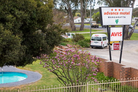 Advance Motel - New Castle Holiday 9