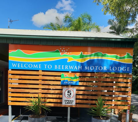 Beerwah Motor Lodge - New Castle Holiday 0