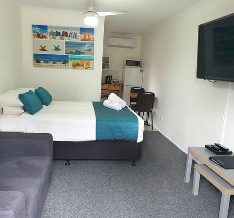 Beerwah Motor Lodge - New Castle Holiday 4