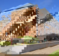 Bridge View Inn - New Castle Holiday