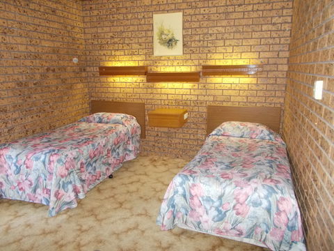Corowa Gateway Motel - New Castle Holiday 4