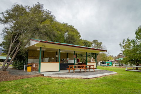 Eildon Riverside Holiday Park - New Castle Holiday 5