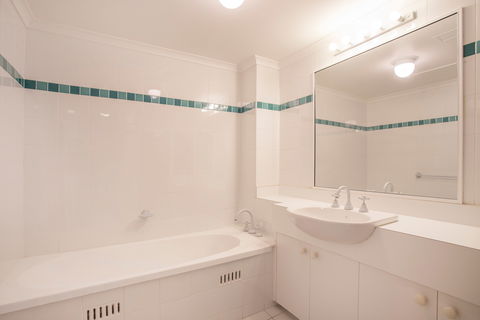 Fathoms 6 - New Castle Holiday 7