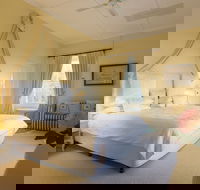 Faversham House - New Castle Holiday