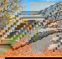 Grandview Accommodation - The Elm Tree Apartments - New Castle Holiday