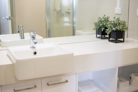 H20 Apartments - New Castle Holiday 6