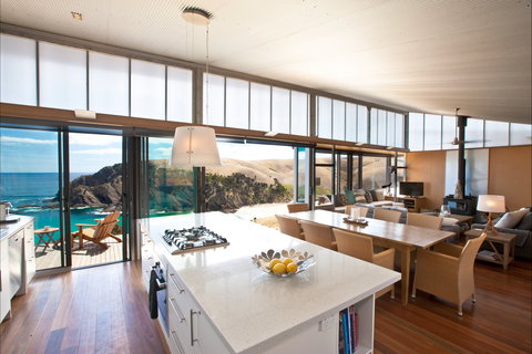 Headland On Kangaroo Beach - New Castle Holiday 2