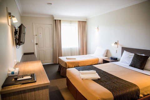 Lilac City Motor Inn And Steakhouse - New Castle Holiday 5