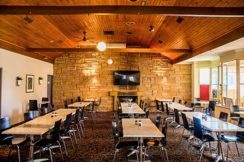 Lilac City Motor Inn And Steakhouse - New Castle Holiday 6