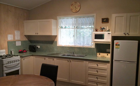 Maleny Country Cottages - New Castle Holiday 5