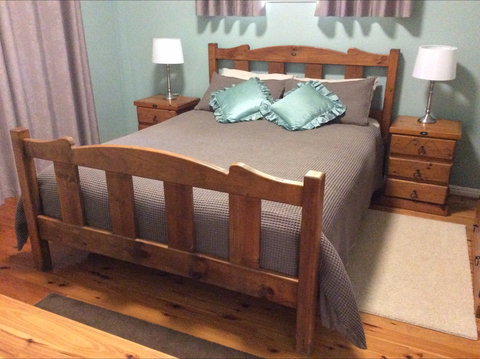 Maleny Country Cottages - New Castle Holiday 6