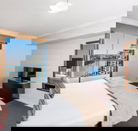 Mantra On Queen - New Castle Holiday