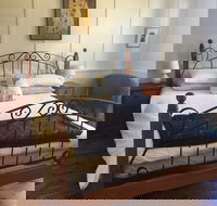 Minnie's Yass - New Castle Holiday