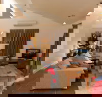 Moore Park Apartments - New Castle Holiday