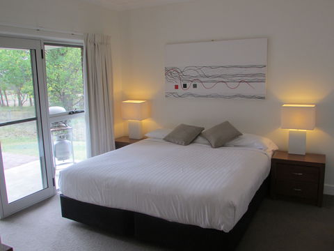 Moore Park Apartments - New Castle Holiday 2