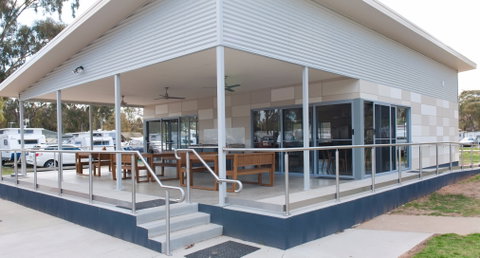 NRMA Echuca Holiday Park - New Castle Holiday 1