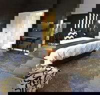 One Paddock Currency Creek Winery - New Castle Holiday