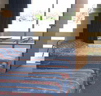 Red Cedars Motel - New Castle Holiday