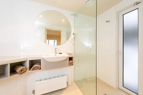 Ropers Alpine Apartments - New Castle Holiday 9