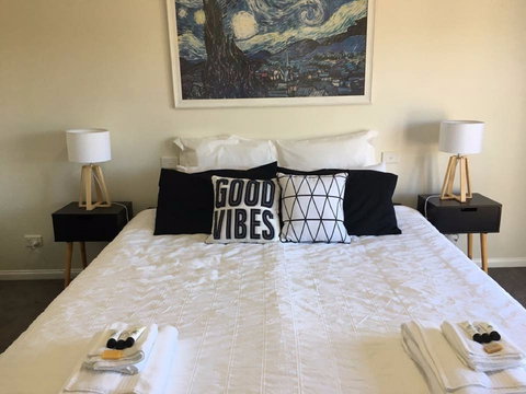 Rosewhite House BnB - New Castle Holiday 1