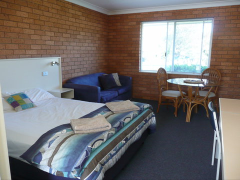 Rosebourne Gardens Motel - New Castle Holiday 2