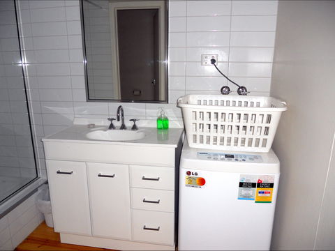 Shamore Apartments - Walnut Ave Mildura - New Castle Holiday 7