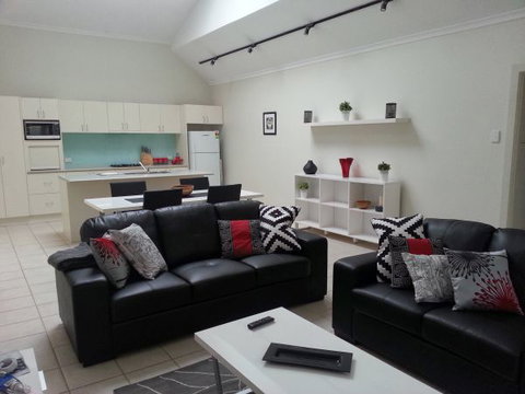 Studio One Accommodation - New Castle Holiday 0